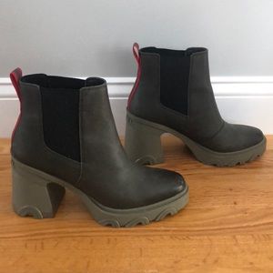 SOREL Brex Block Heel Waterproof Chelsea Boot - great condition
